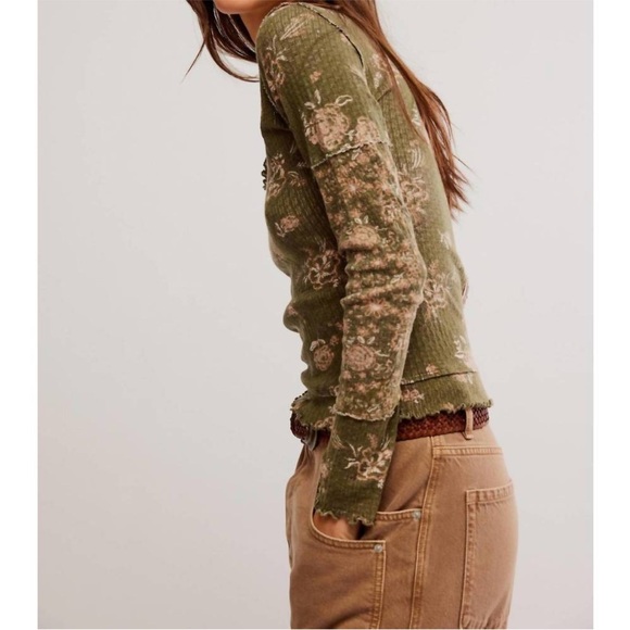 6031. We The Free Clover Printed Thermal - Picture 3 of 4